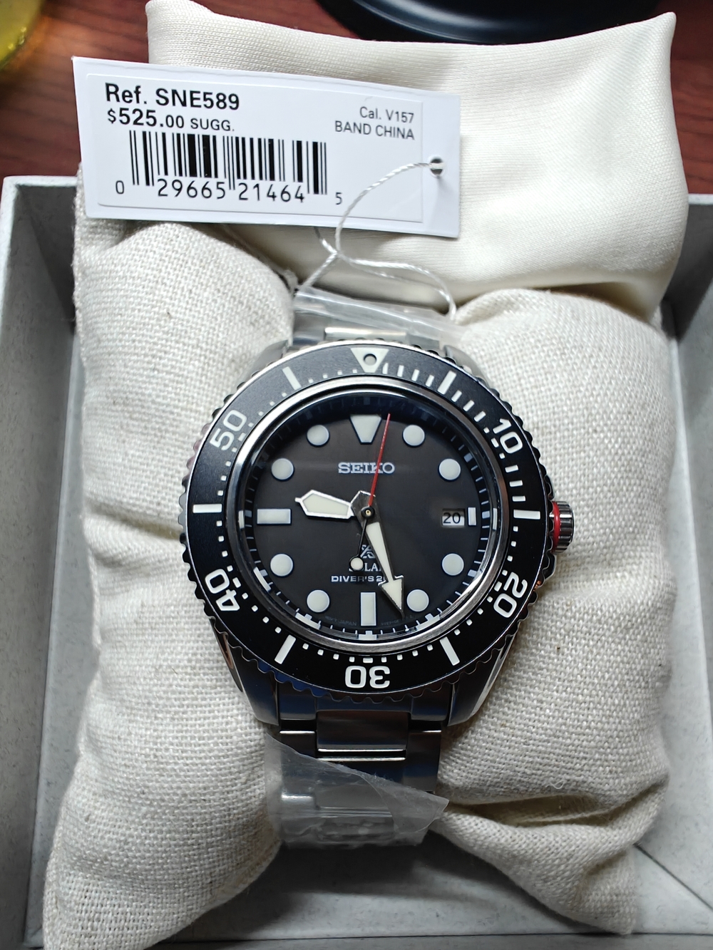 BRAND NEW Seiko Men's Black Diver Watch - Classic Stainless Steel Design SNE589